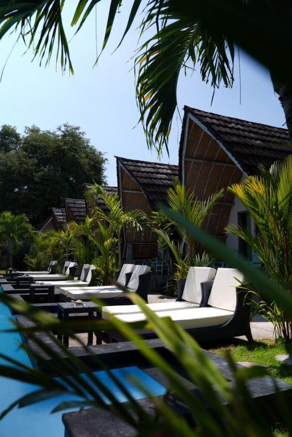 Copacabana Gili Air Hotel Mataram Exterior photo